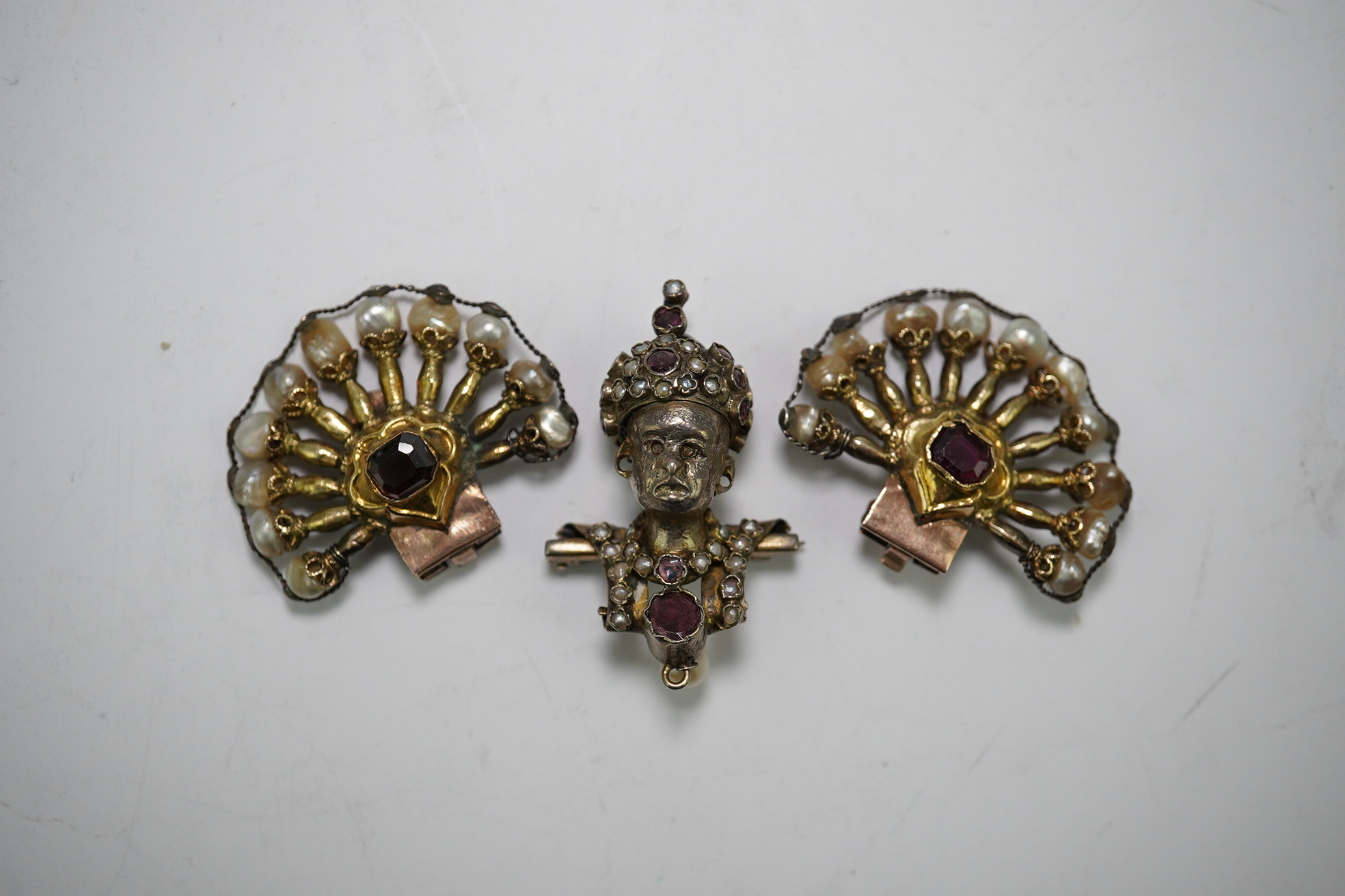 A pair of Indian ruby and baroque pearl set fan shaped ear clips, 42mm and a garnet and seed pearl set turbaned head brooch